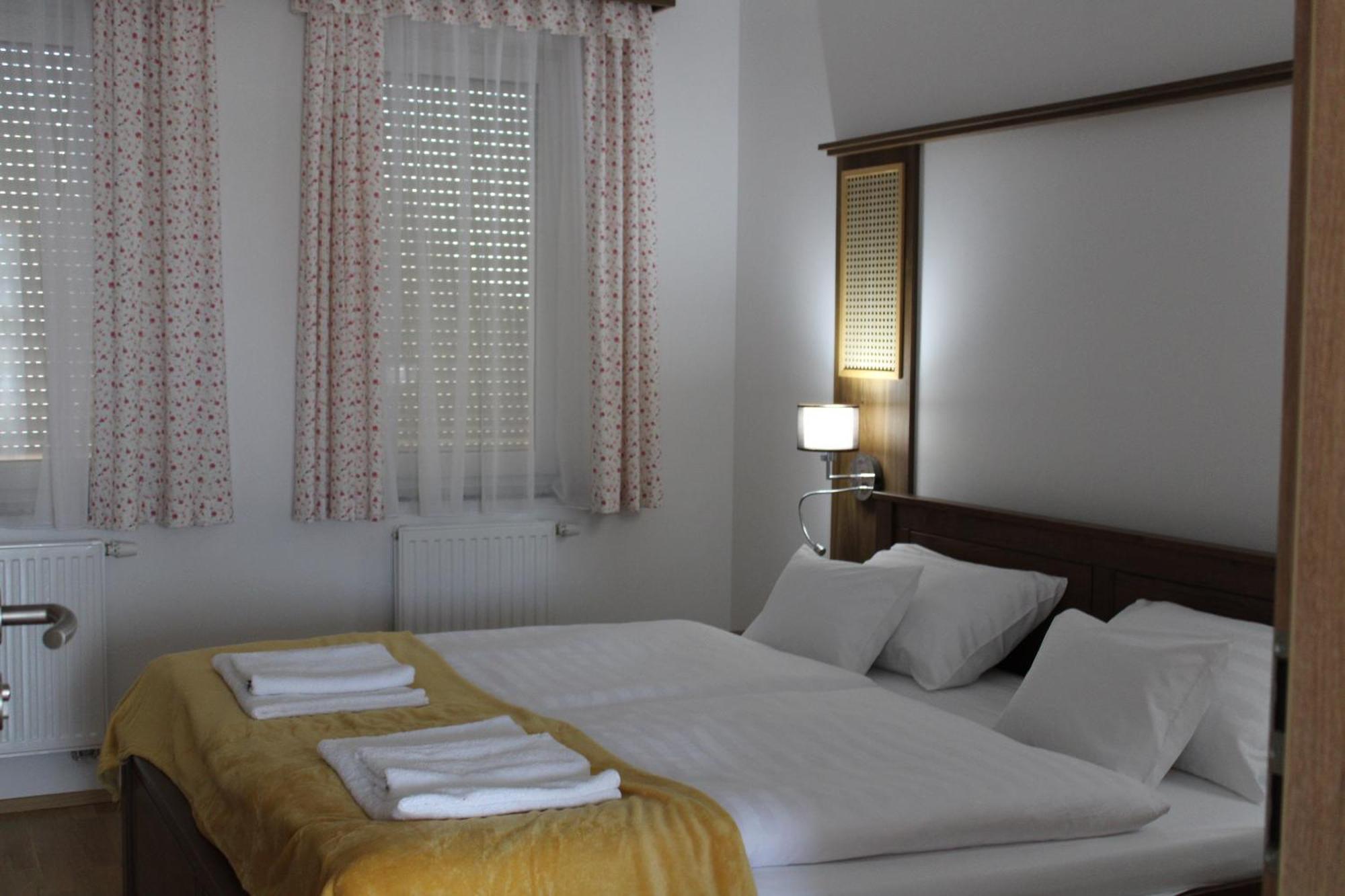 Mara Apartman Buek Esterno foto