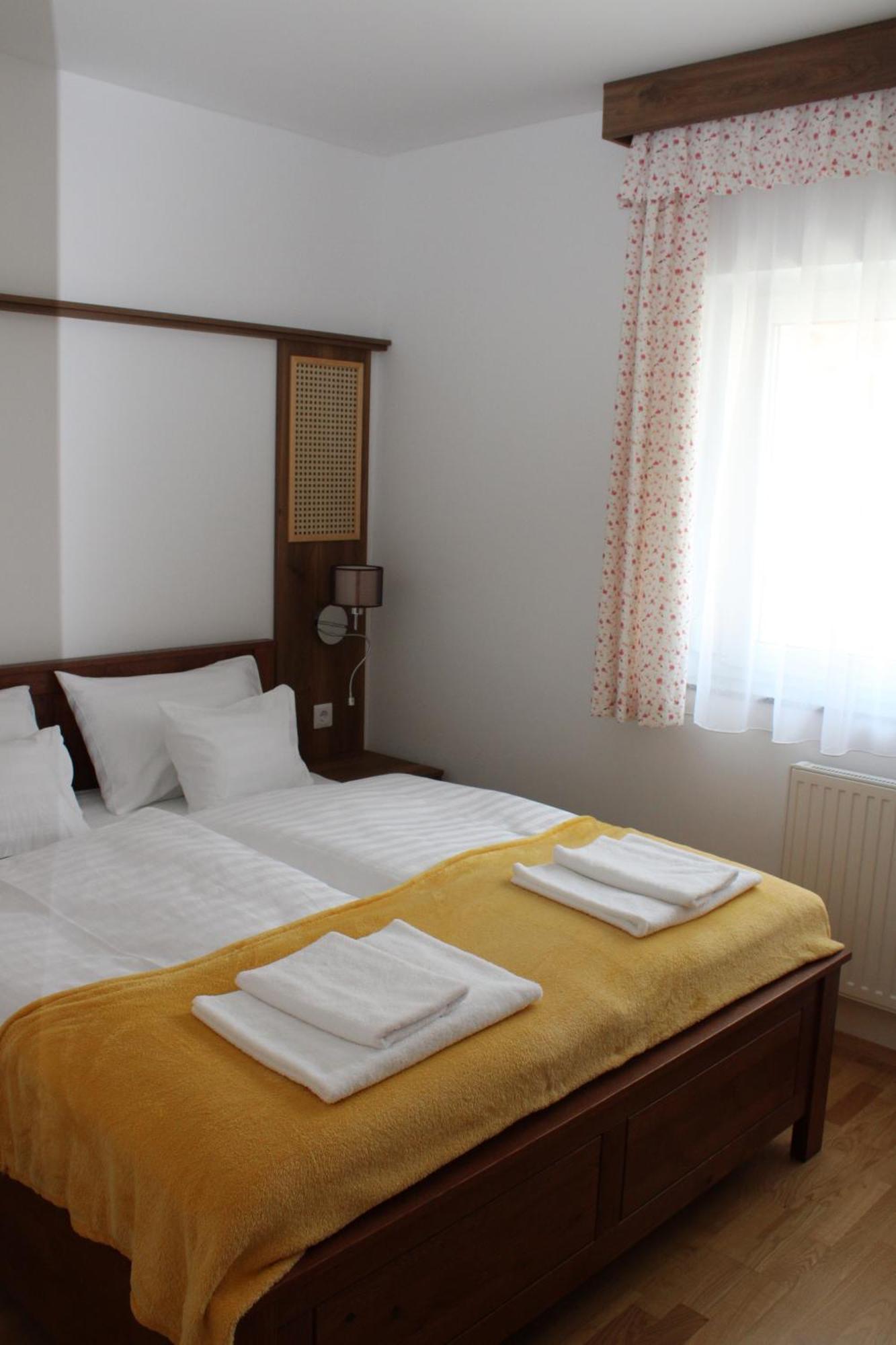 Mara Apartman Buek Esterno foto